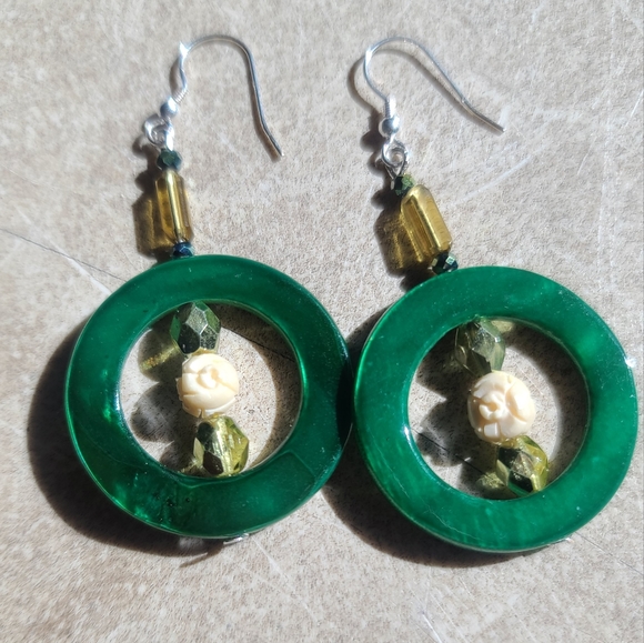 Handcrafted Bracelet and Earrings Set - Mother of Pearl - Picture 11 of 13